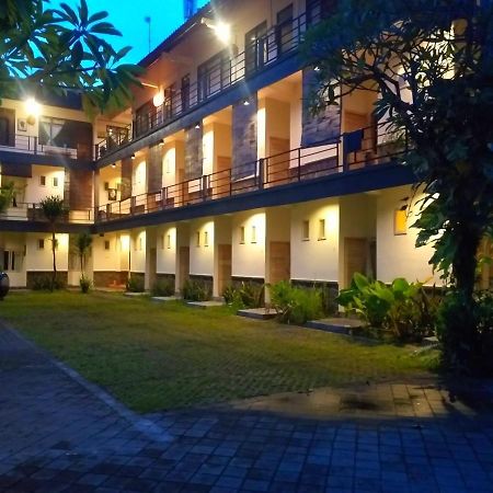 Urbanview Hotel Wayan Mansion 丹帕沙 外观 照片