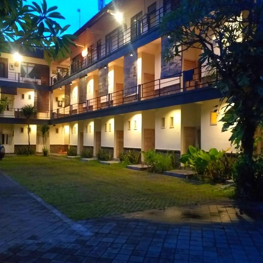 Urbanview Hotel Wayan Mansion 丹帕沙 外观 照片