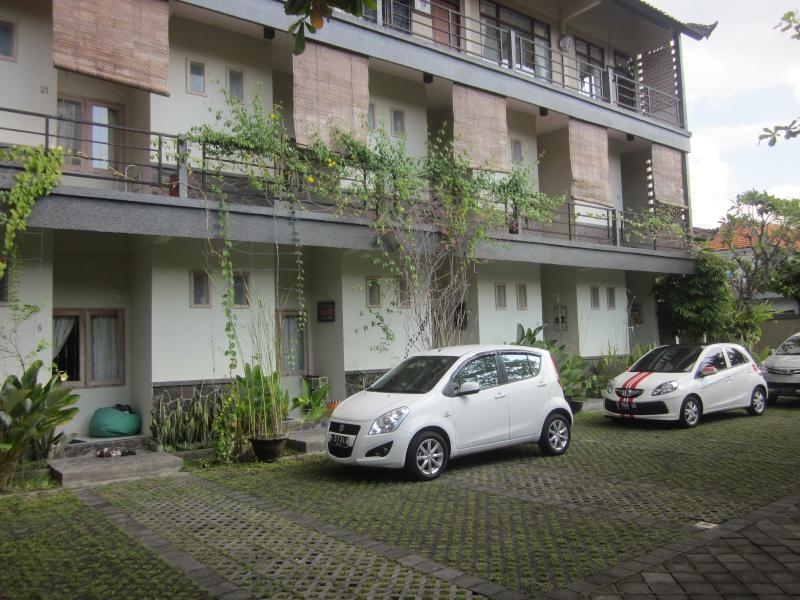 Urbanview Hotel Wayan Mansion 丹帕沙 外观 照片