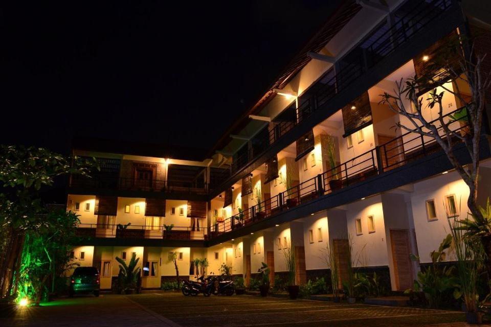 Urbanview Hotel Wayan Mansion 丹帕沙 外观 照片