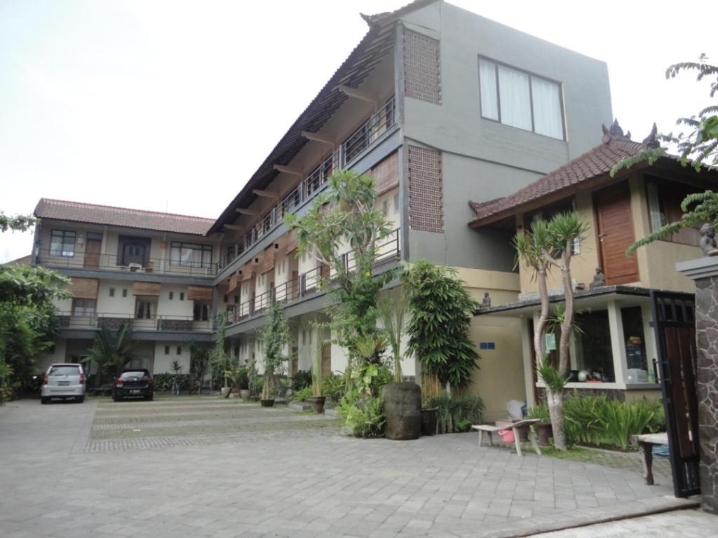 Urbanview Hotel Wayan Mansion 丹帕沙 外观 照片